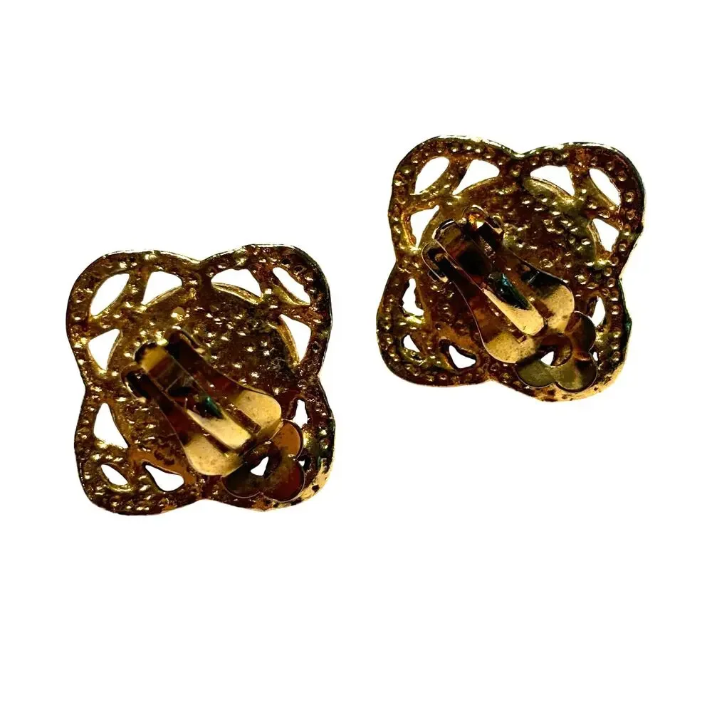 Vintage clip on earrings goldtone & faux pearl classic 1980’s boss lady style